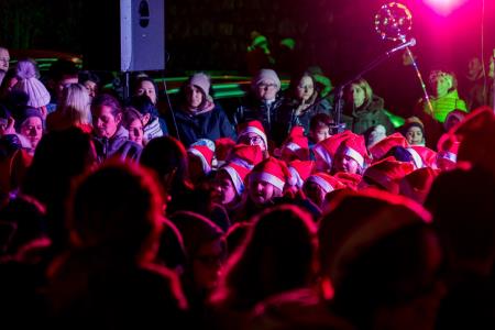 Prihod Dedka Mraza s spremstvom